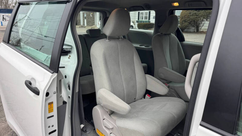 2014 Toyota Sienna L 7-Passenger