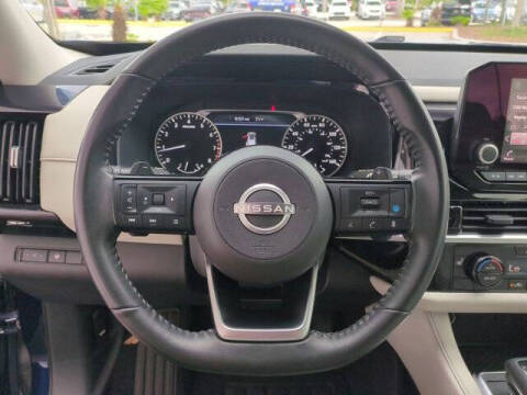 2022 Nissan Pathfinder SV