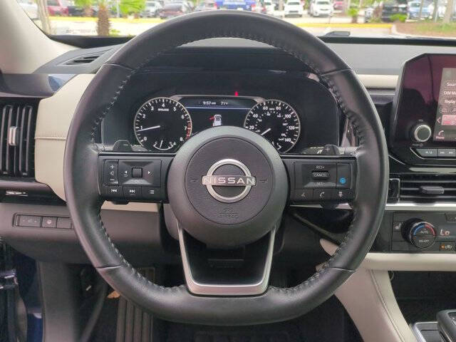 2022 Nissan Pathfinder SV