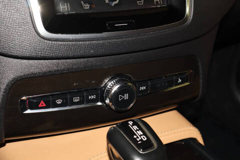 2018 Volvo XC90 T6 Momentum