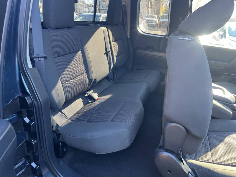 2014 Nissan Titan SV