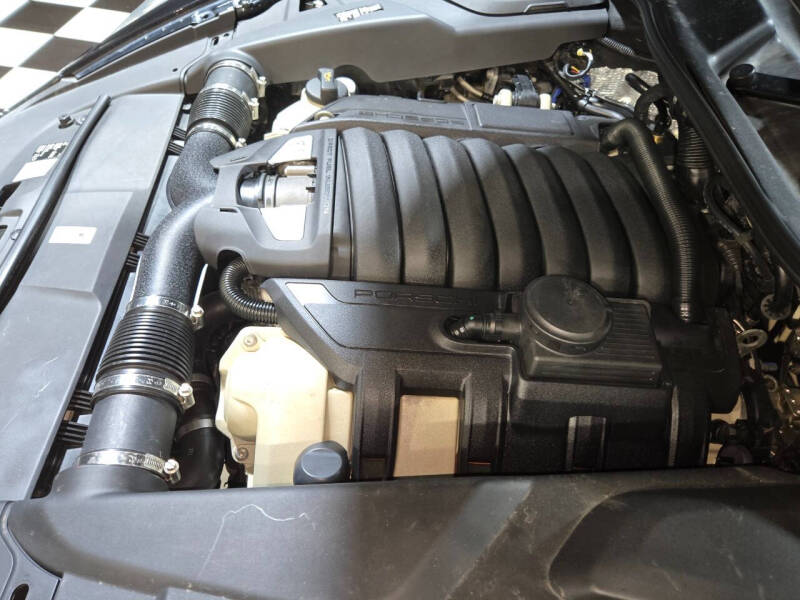 2013 Porsche Cayenne GTS