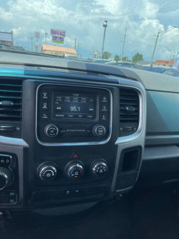 2017 RAM 1500 SLT
