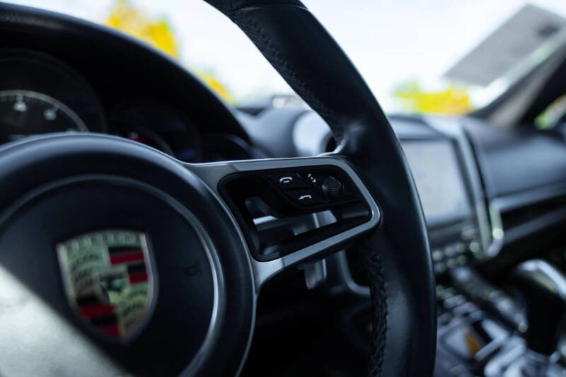 2017 Porsche Cayenne Platinum Edition