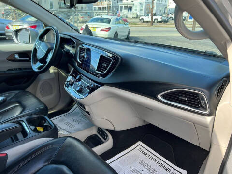 2017 Chrysler Pacifica Touring-L