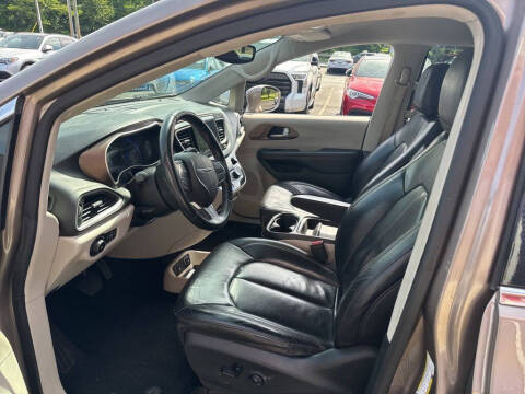 2017 Chrysler Pacifica Touring-L