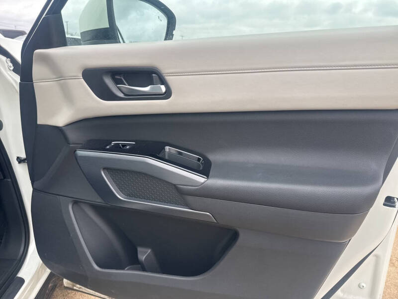 2024 Nissan Pathfinder SL