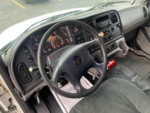 2012 Freightliner M2 106