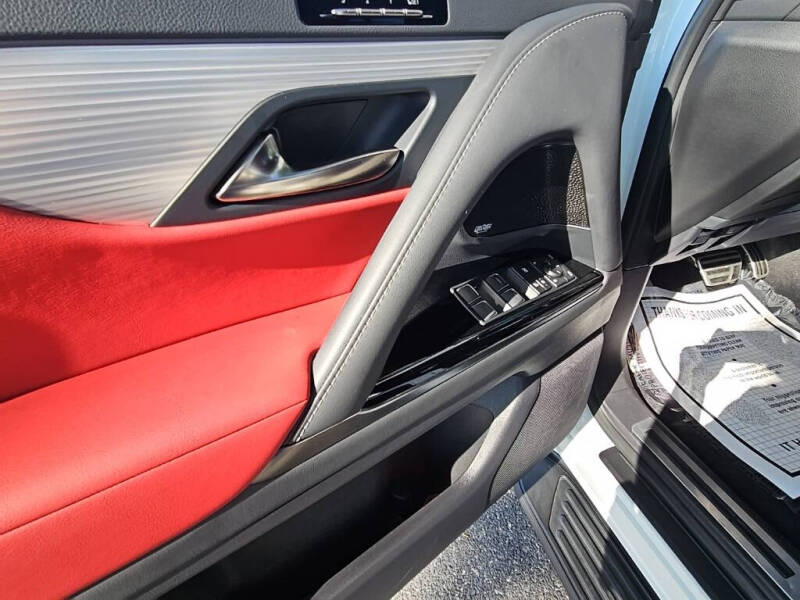 2022 Lexus LX 600 F SPORT Handling