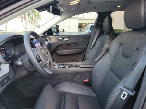 2025 Volvo XC60 B5 Ultra Dark Theme