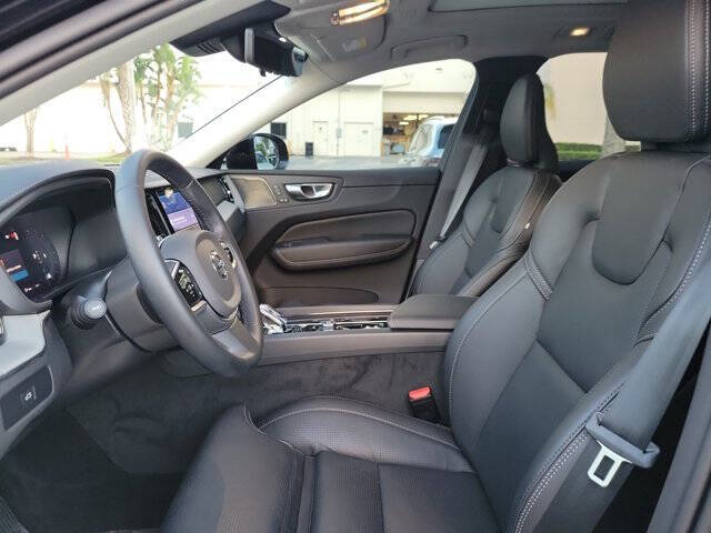 2025 Volvo XC60 B5 Ultra Dark Theme