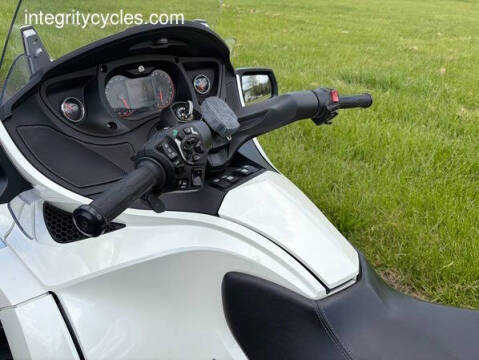 2014 Can-Am Spyder RT-S SE6