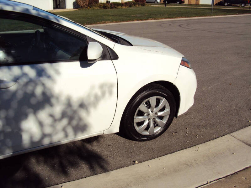 2014 Toyota Corolla null photo 17