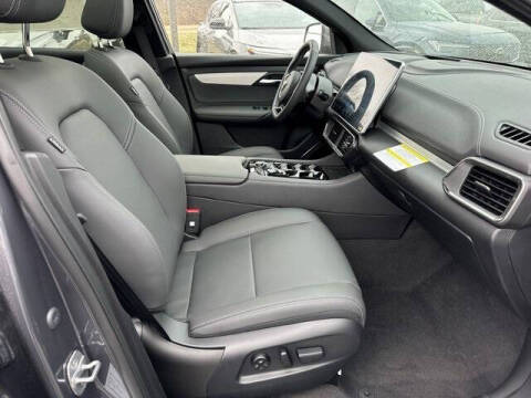 2025 VinFast VF8 Plus