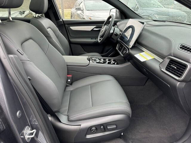 2025 VinFast VF8 Plus