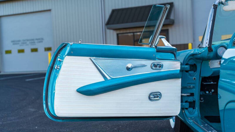 1956 Ford Thunderbird