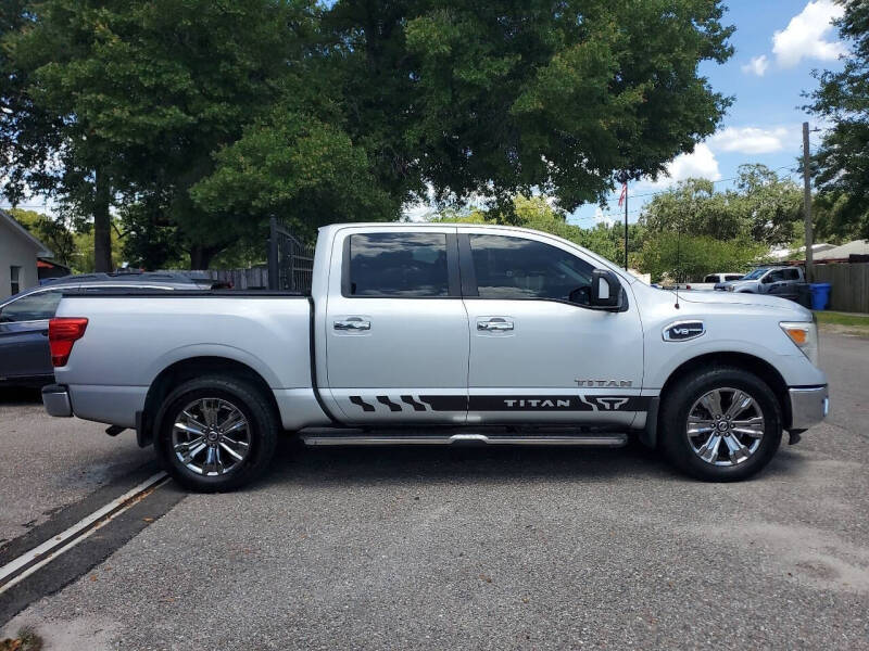 2017 Nissan Titan SV