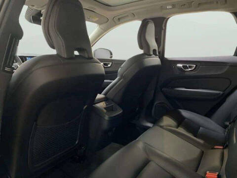 2025 Volvo XC60 B5 Core Dark Theme