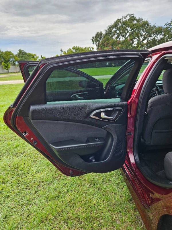 2017 Chrysler 200 Touring