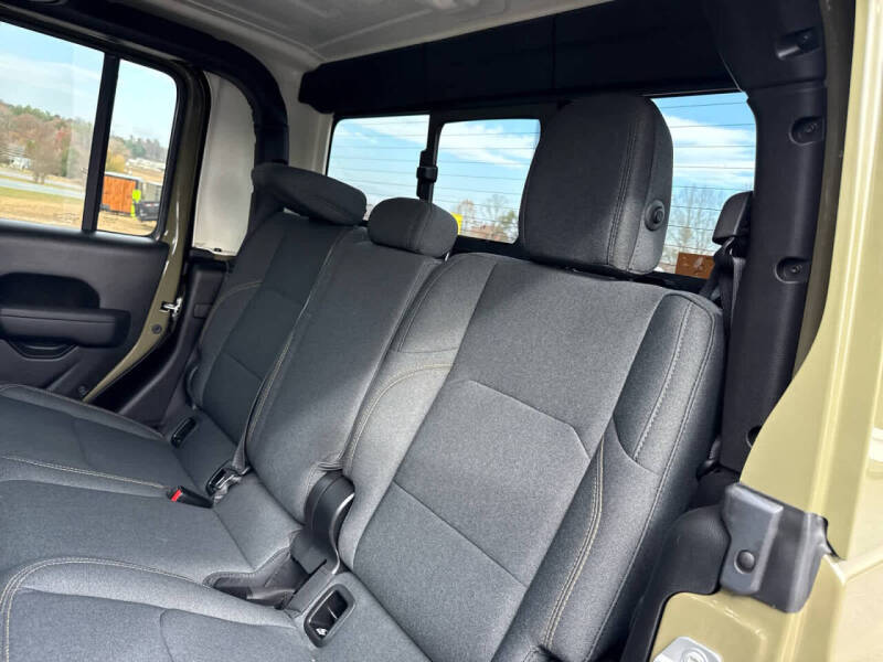 2025 Jeep Gladiator NightHawk