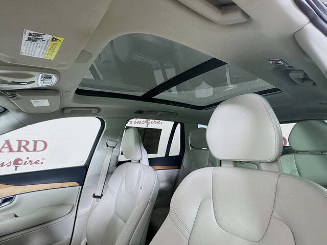 2021 Volvo XC90 T6 Momentum 7-Passenger