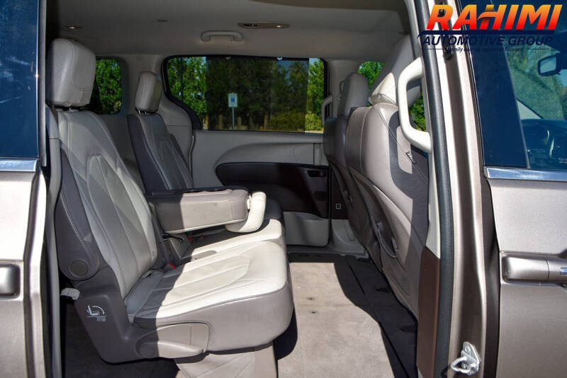 2017 Chrysler Pacifica Touring-L