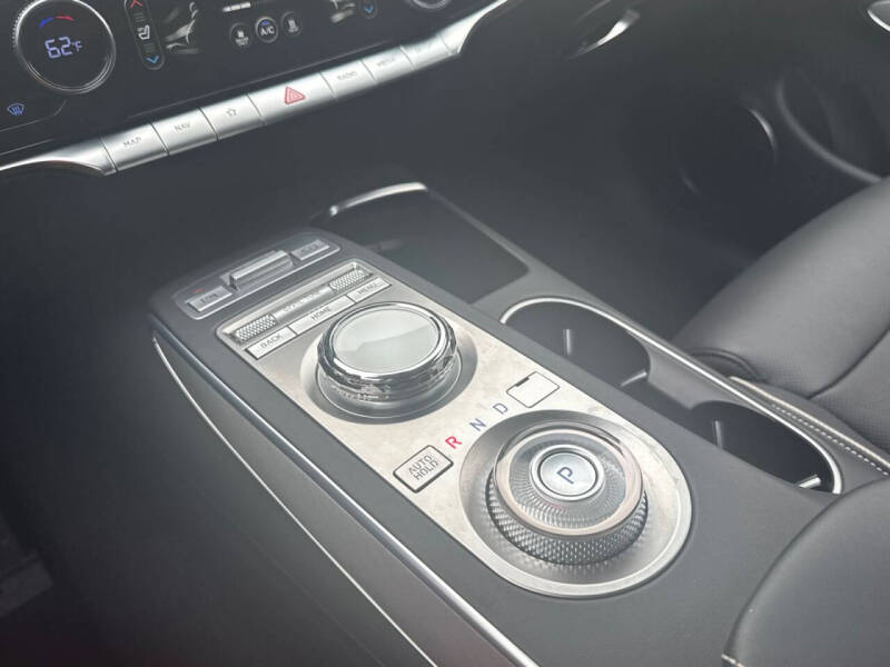 2023 Genesis Electrified GV70