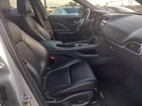 2018 Jaguar F-PACE 25t Premium