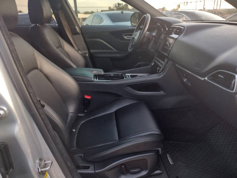 2018 Jaguar F-PACE 25t Premium