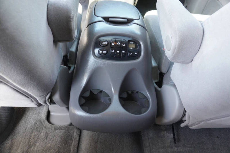 2005 Toyota Sequoia SR5