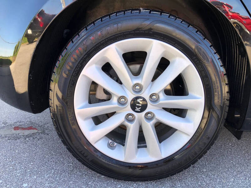 2017 Kia Forte5 LX