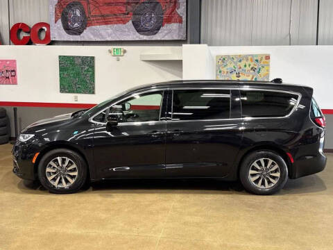 2024 Chrysler Pacifica Plug-In Hybrid Select