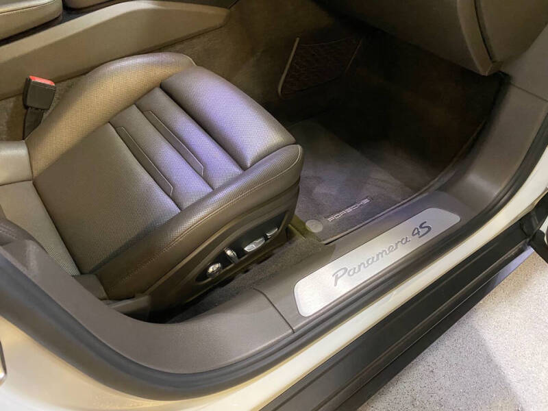 2017 Porsche Panamera 4S