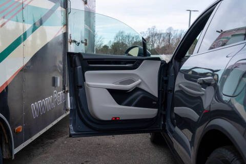 2025 Porsche Macan 4S Electric