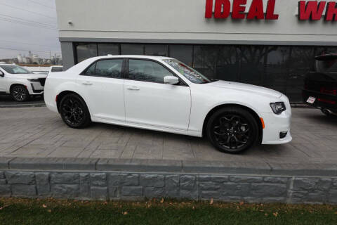 2023 Chrysler 300 Touring L