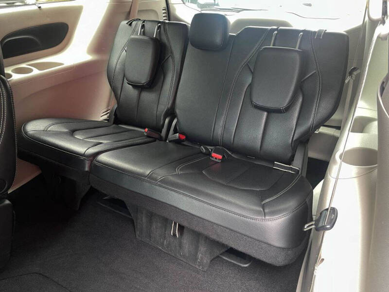 2022 Chrysler Pacifica Touring L