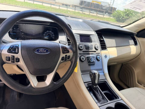 2013 Ford Taurus SE