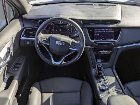 2025 Cadillac XT6 Luxury