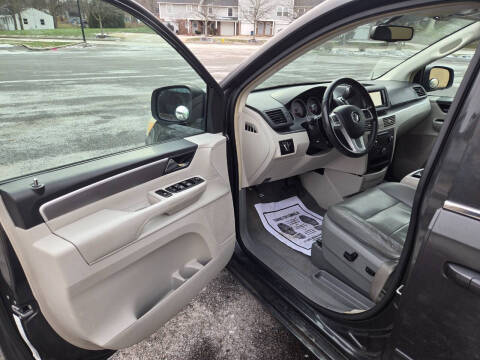 2011 Volkswagen Routan SEL