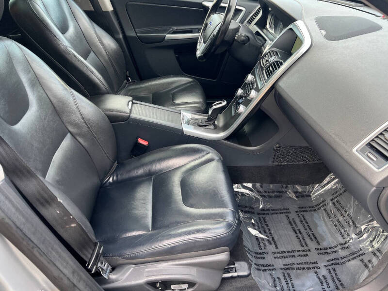 2016 Volvo XC60 T5 Platinum