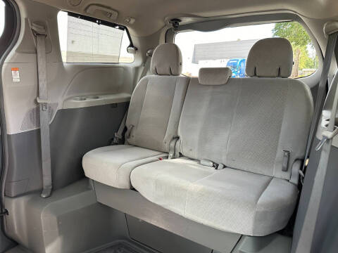 2015 Toyota Sienna LE Mobility 7-Passenger