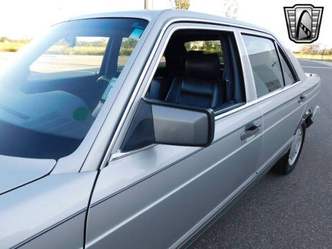 1990 Mercedes-Benz 300-Class 300 SE