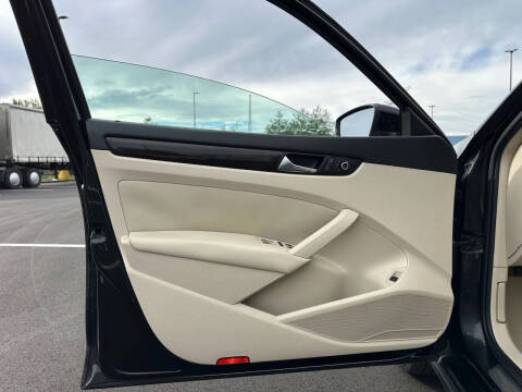 2015 Volkswagen Passat 1.8T SEL Premium