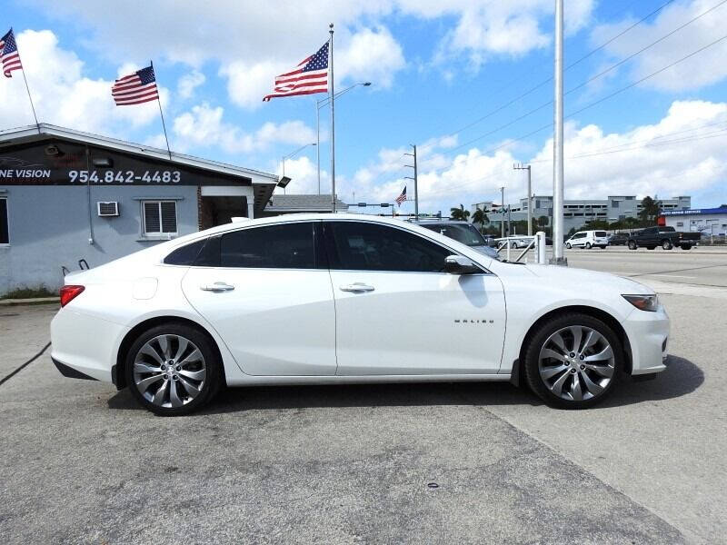 2017 CHEVROLET Malibu Sedan - $17,900