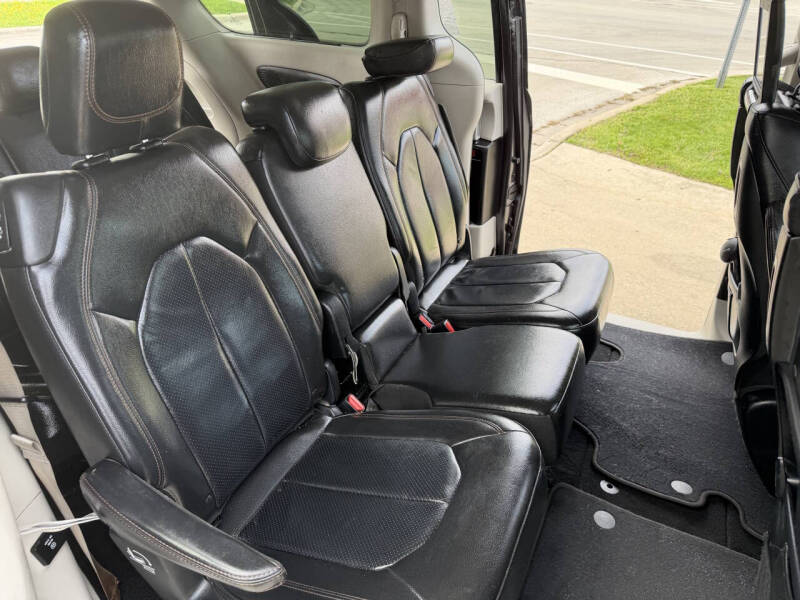2017 Chrysler Pacifica Touring-L Plus