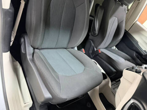 2021 Chrysler Voyager L