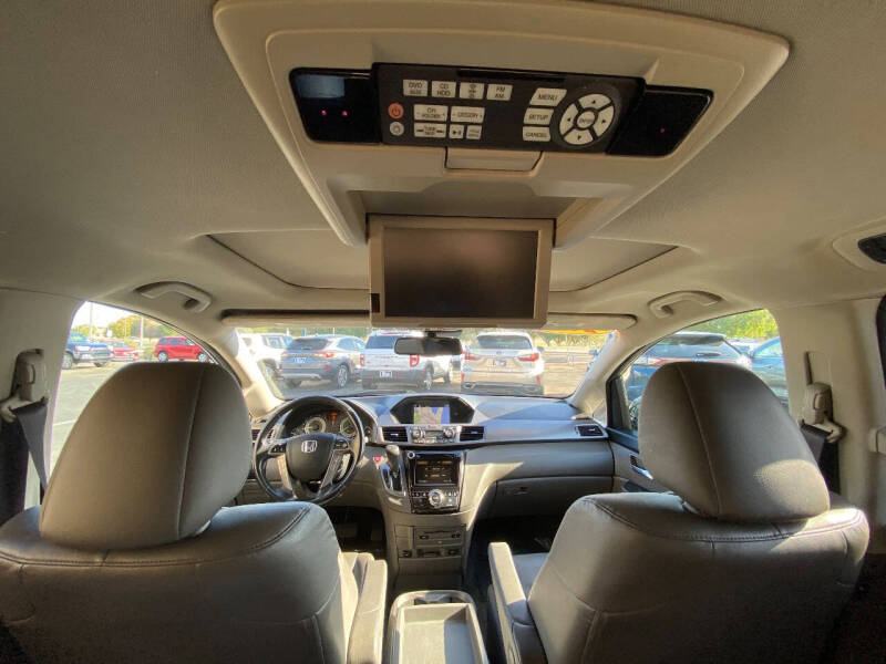 2016 Honda Odyssey Touring photo 11