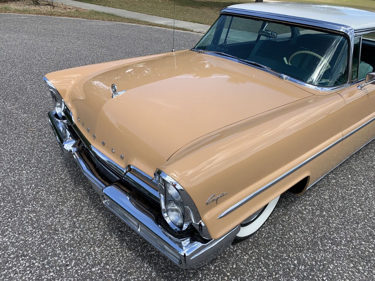 1957 Lincoln Capri 16