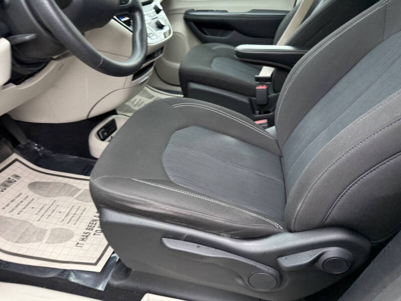 2021 Chrysler Voyager L
