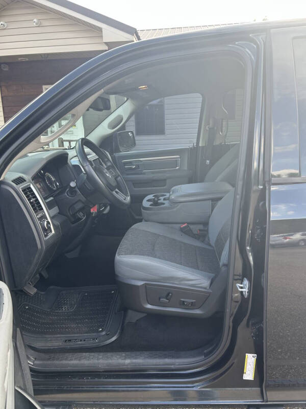 2017 RAM 1500 SLT